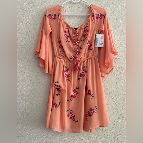 Pink Lily Dresses & Skirts - NWT - Pink Lily Women’s Small Peach Off The Shoulder Dress